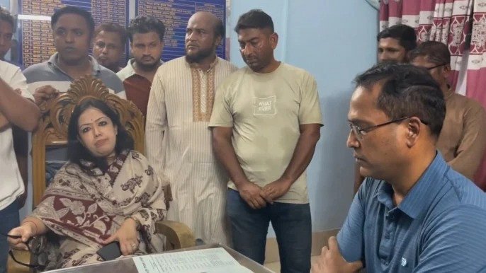 ‘আপনি তো বিরাট আওয়ামী লীগ ছিলেন’ বলে ওসির সঙ্গে বাগ্‌বিতণ্ডায় রুমিন ফারহানা